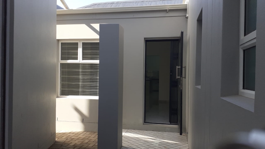 To Let 4 Bedroom Property for Rent in Laguna Sands Western Cape